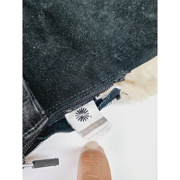 UGG Girls Size 3 Winter Boot - Picture 3 of 10